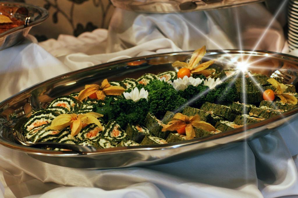 Hotel Zornica Poczesna Екстериор снимка